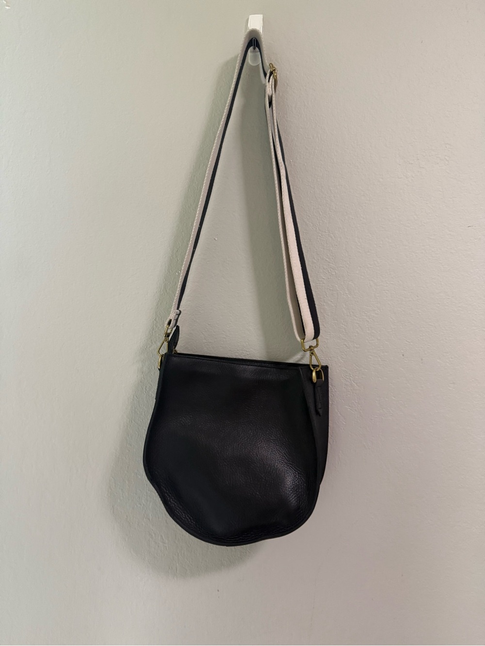 HOBO Black Leather Crescent Crossbody Bag Adjustable Web Strap